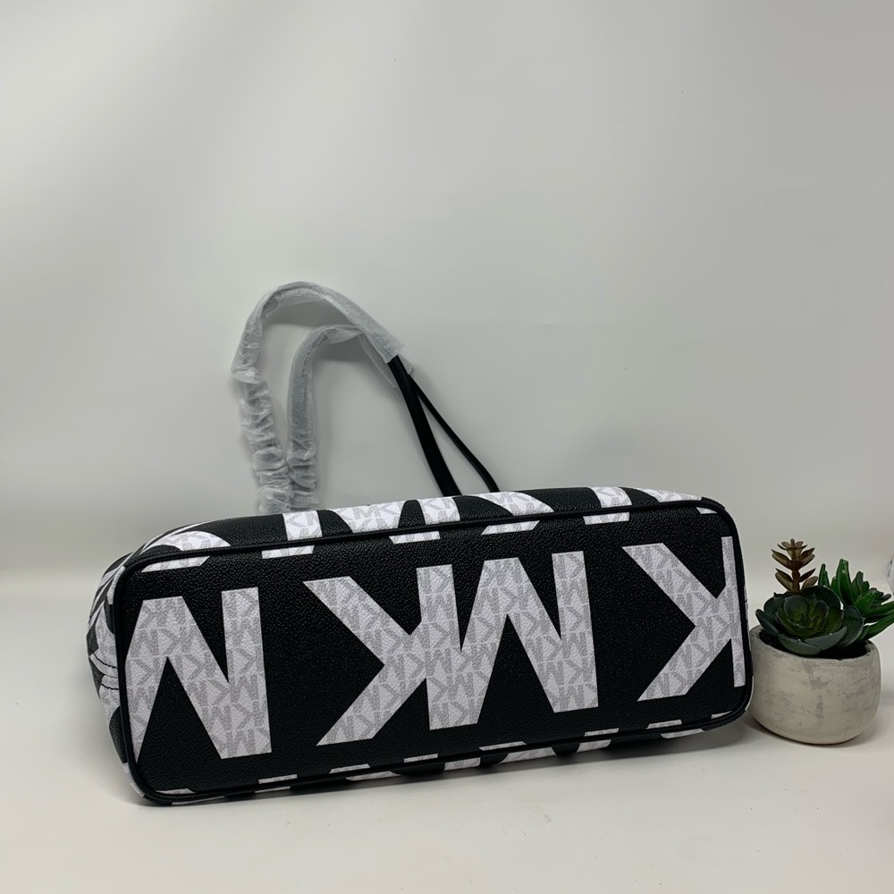 Michael Kors JST Medium Carryall Tote - Picture 6 of 9